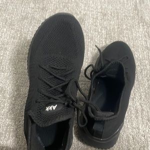 AKK 38.5 black sneakers